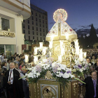 La multitudinaria procesión retomando Marqués de Vadillo.-DIEGO MAYOR