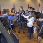 El secretario autonómico de Podemos, Pablo Fernández, atiende a los medios, ayer, en los pasillos de las Cortes de Castilla y León.-ICAL