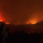 Las llamas devoran los bosques de la provincia de Chubut.-Foto: AFP / PABLO WEGRZYN