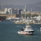 El barco Open Arms dejaba el puerto de Barcelona el pasado abril tras tres meses amarrado por problemas burocráticos.-JORDI COTRINA