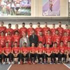 El equipo del Club Atletismo Numantino, ayer, en el modulo cubierto de Los Pajaritos.-VALENTÍN GUISANDE