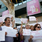 Protesta de afectados por las clínicas iDental en Valencia, en julio del pasado año.-EFE / KAI FORSTERLING