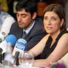 Curra RIpolles (centro), en una rueda de prensa de familiares de víctimas del Yak-42.-Foto: ARCHIVO / JOSÉ RAMÓN LADRA
