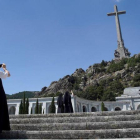 Una monja, de visita en el Valle de los Caídos.-JOSÉ LUIS ROCA