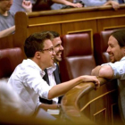 Íñigo Errejón, Alberto Garzón y Pablo Iglesias, ayer, en el hemiciclo del Congreso.-DAVID CASTRO