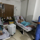 Civiles sirios hospitalizados en hospital al-Quds de Alepo.-REUTERS / ABDALRHMAN ISMAIL / REUTERS