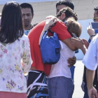 David Hernández abraza a un familiar tras haber sido rescatado después de diez días a la deriva.-STR