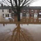 El centro de Carlisle (norte de Inglaterra), inundado, en una imagen de este lunes.-REUTERS / ANDREW YATES
