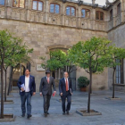 El vicepresidente del Govern, Oriol Junqueras; el president, Carles Puigdemont, y el conseller de Presidencia, Jordi Turull, este martes.-FERRAN SENDRA