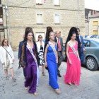 Reina y damas de las fiestas de Duruelo en la procesión. R. F.