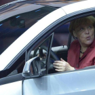 La cancillera Angela Merkel en un coche.-AFP / JOHANNES EISELE