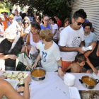 200 personas participaron en la caldereta.-VALENTÍN GUISANDE