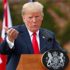 Donald Trump en una conferencia de prensa durante su visita a Londres.-REUTERS