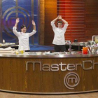 Vicky y Mateo, finalistas de la segunda temporada de 'Masterchef', en el plató.-Foto: RTVE