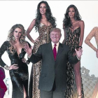 Donald Trumpo, en el 2011, con varias exmisses Universo.-REUERTS / CHRIS PIZZELLO