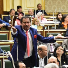 El Parlamento egipcio aprueba las nuevas enmiendas constitucionales.-KHALED MASHAAL (EFE)