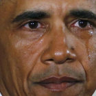 Al presidente Obama se le escapan las lágrimas durante su discurso anti violencia, hoy en la Casa Blanca.-