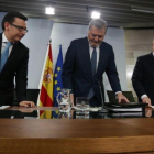 Rueda de prensa posterior a la reunión del Consejo de Ministros, con el ministro Portavoz, Mendez de Vigo, y los ministros Cristóbal Montoro y Román Escolano.-DAVID CASTRO