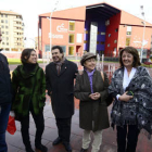 De izquierda a derecha, Esther Pérez, Ángel Hernández,Beatriz Talegón, Félix Lavilla, Eloísa Álvarez, Rosa Romero y Javier Muñoz, ayer en el Centro Bécquer. / ÁLVARO MARTÍNEZ-