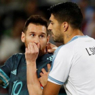 Messi y Suárez en el amistoso Argentina-Uruguay en Tel Aviv.-EFE / EPA /ABIR SULTAN