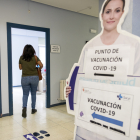 Punto de vacunación en el Hospital Virgen del Mirón. GONZALO MONTESEGURO