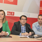 Virginia Barcones, Juan Luis Cepa y José Antonio Uceda, ayer en la sede del PSOE.-Valentín Guisande.