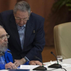 Raúl y Fidel Castro en el último congreso del Partido Comunista.-AP / ISMAEL FRANCISCO