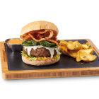 La Iberíquisma Burger se rinde al Torrezno de Soria y lo incluye en sus ingredientes. HDS