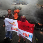 Seguidores de Nasralla frente a una barricada en una carretera, durante una protesta en Tegucigalpa, el 1 de diciembre-REUTERS / JORGE CABRERA