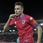 Del Moral, máximo anotador junto a Guillermo con cinco goles, festeja el que marcó al Sevilla Atlético.-MARIO TEJEDOR