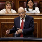 El ministro de Hacienda, Cristóbal Montoro, el pasado miércoles, en el pleno del Congreso-JOSÉ LUIS ROCA