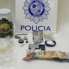 Droga, útiles y dinero incautados eal presunto distribuidor.-D. S.