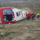 Un autobús de pasajeros se volcó en la zona andina de Ecuador.-EL PERIÓDICO