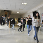 Universitarios en el campus de Soria.-VALENTÍN GUISANDE