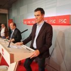 Miquel Iceta y Pedro Sánchez, ayer en la sede central del PSC.-DANNY CAMINAL