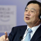 El fundador de Huawei, Ren Zhengfei, durante una entrevista.-AFP (FABRICE COFFRINI)