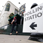 Centro de votación peculiar.-LEON NEAL / AFP