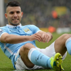 Sergio Agüero, del Manchester City, se lamenta tras perder un balón durante el partido contra el Norwich.-REUTERS / TONY O'BRIEN