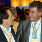 Juan José Lucas y Jesús Posada, en una imagen de archivo. / Juan Lázaro (ICAL)-