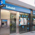 Una oficina del Banco Sabadell en Cataluña.-