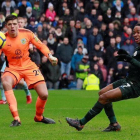 Sterling falla clamorosamente con la portería vacía.-REUTERS / JASON CAIRNDUFF
