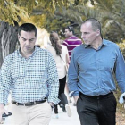 El primer ministro griego, Alexis Tsipras (izquierda), con Varoufakis.-Foto: EFE/ O. P.