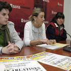 Rita López, acompañada de dos organizadores, presenta la nueva edición del Juvestival / ÁLVARO MARTÍNEZ-
