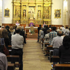 Celebración de una eucaristía dominical en la iglesia de San Francisco. / VALENTÍN GUISANDE-