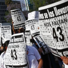 Manifestación para reclamar justicia por la muerte de los 43 estudiantes de Iguala, el pasado jueves en México.-Foto:   REUTERS / EDGARD GARRIDO