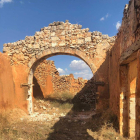 El arco una vez arrancadas las columnas y los capiteles.-HDS