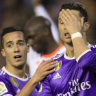 Cristiano Ronaldo y Lucas Vázquez, durante el partido de Mestalla.-AP / ALBERTO SAIZ