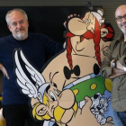 Jean-Yves Ferri (derecha) y Didier Conrad, los autores de Página de 'El papiro del César', nuevo álbum de Astérix.-REUTERS / CHARLES PLATIAU