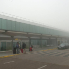 El aeropuerto de Villanubla (Valladolid) en un día de niebla-Montse Álvarez