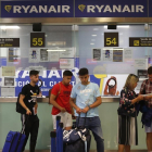La T-2 del aeropuerto de Barcelona, durante la huelga de Ryanair.-DANNY CAMINAL
